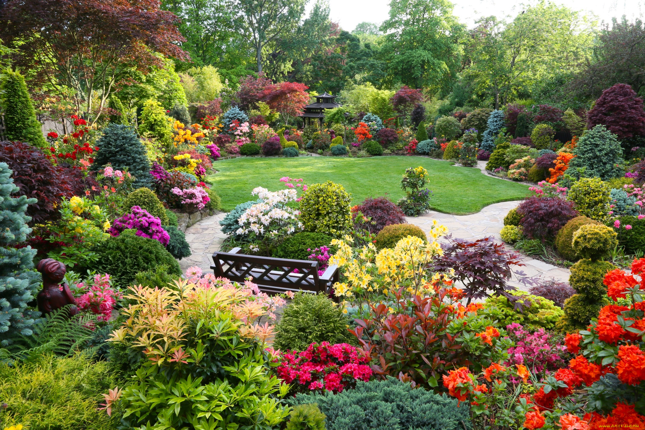 Дизайн сада. Цветочно-декоративные растения. Декоративные цветы для сада. Декоративные кустарники для сада. Ландшафт с кустарниками и цветами.